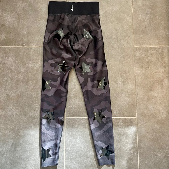 Ultracor Lux Ultra Knockout Camo Star Print High Rise Leggings Size Small - Picture 11 of 12